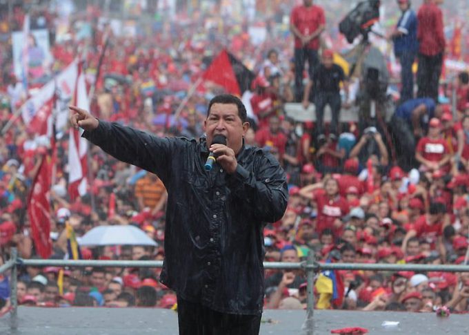 Danielcustodio3's tweet photo. #04DeOct se cumple un año más del último discurso del cierre de la campaña presidencial del líder de la Revolución Bolivariana #HugoChávez en Caracas.
Es recordado por los venezolanos no solo como el último acto masivo, sino como el más inolvidable e histórico. https://t.co/IhiJsF9i3Z