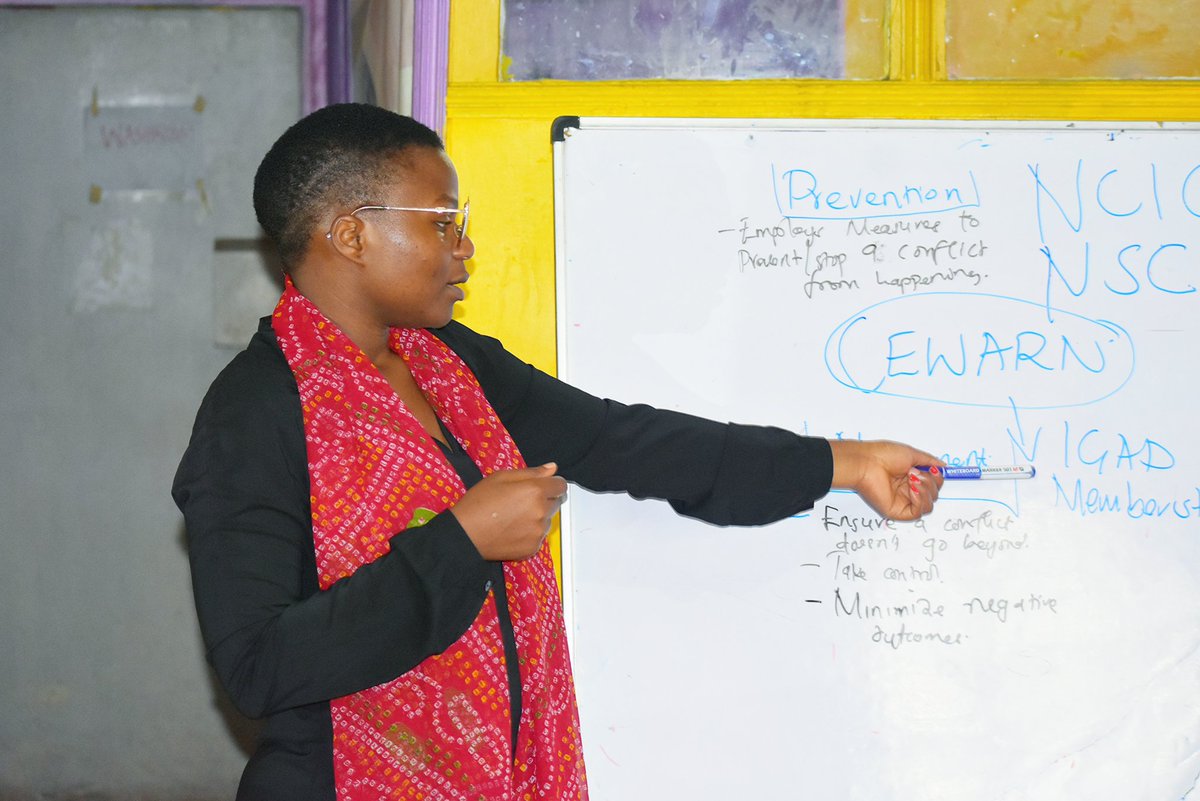 footprints4c's tweet photo. Day 2 of our mediation and negotiation training in Mathare, our dedicated learners explored the stages of conflict, early warning, and early response mechanisms. We also looked at practical skills to dialogue facilitation.
#ChangingGenerations
#WatatuziZogo
@iphrdafrica https://t.co/P7Fkly2Rn5