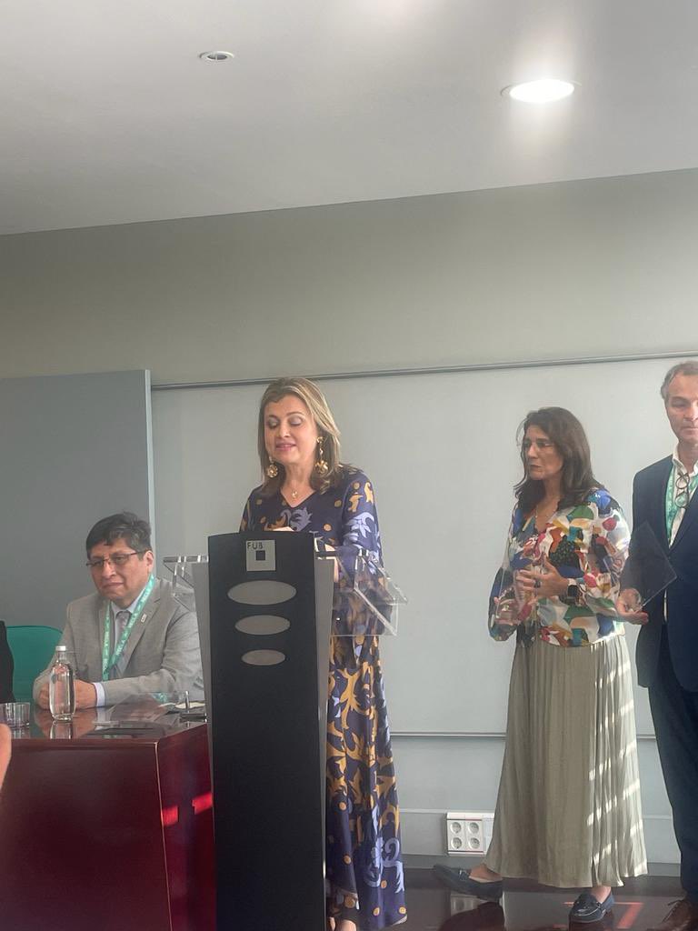 Educacionbogota's tweet photo. @UANTONIONARINO @UNALOficial @UExternado @U_ElBosque @Uniandes @unisalle @EdnaBonillaSeba En el 2020 creamos #RetoALaU, el programa de inmersión a la educación superior que brindaba la experiencia de estar en la universidad y cursar asignaturas y/o créditos, homologables con asignaturas de los programas técnico profesional, tecnológico y profesionales. 🚀🤝 https://t.co/ZAtVNqzbrv