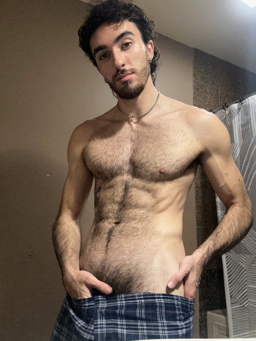 Hairy bros need love too https://t.co/11KoL7QX3I