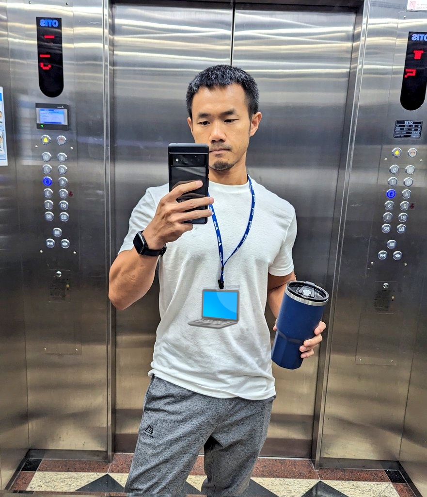 shafferlin's tweet image. 放不放假沒差，我只希望不要下雨啊~
坐公車去內湖 &amp;amp; 回永和人好多好擠 😭
而且會壓縮到早上的運動時間…

今年遊行沒有準備裝扮
大概就背心短褲跟朋友們喝酒拍照打招呼
然後衝晚上的趴趴趴了~~~ ✨🪩✨