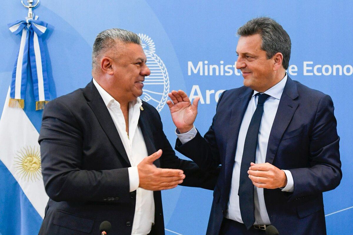 ¡Orgullosos de que el Mundial de Fútbol 2030 comience en Argentina! 🇦🇷 

Junto a Paraguay y Uruguay seremos sedes de los partidos inaugurales del #MundialCentenario 🏆

Este logro es el resultado de un trabajo en equipo que comenzó con el exitoso Mundial Sub-20 que organizamos