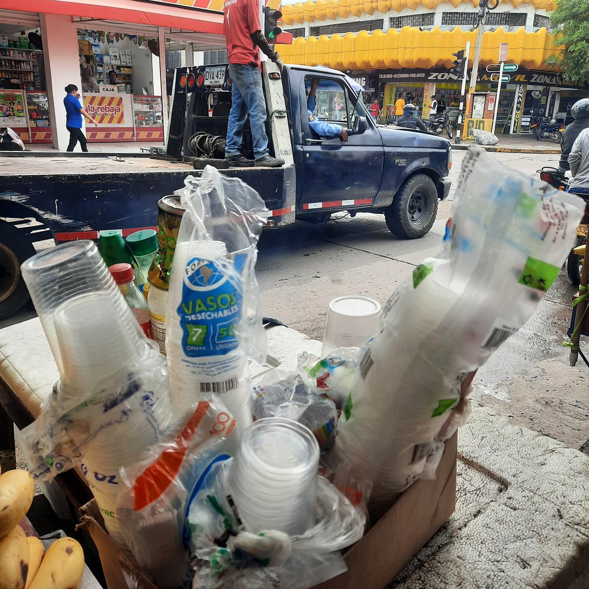 Alcivia33028985's tweet photo. La secretaria de tránsito de valledupar pidiéndole a los conductores respecto por las normas de tránsito cuando ellos son los principales que violan las normas  que piden que las cumplan paradoja de la vida no https://t.co/DXxEOtQiEQ