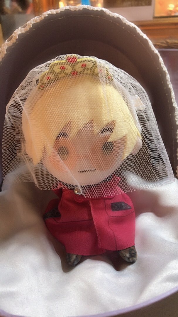 嗚嗚嗚嗚終於收到頭紗ㄌ
可以把我的威小寶嫁出去ㄌ
所以官方到底有沒有打算 出 葬寶ㄉ娃
我⋯好⋯需⋯要⋯⋯
#vash