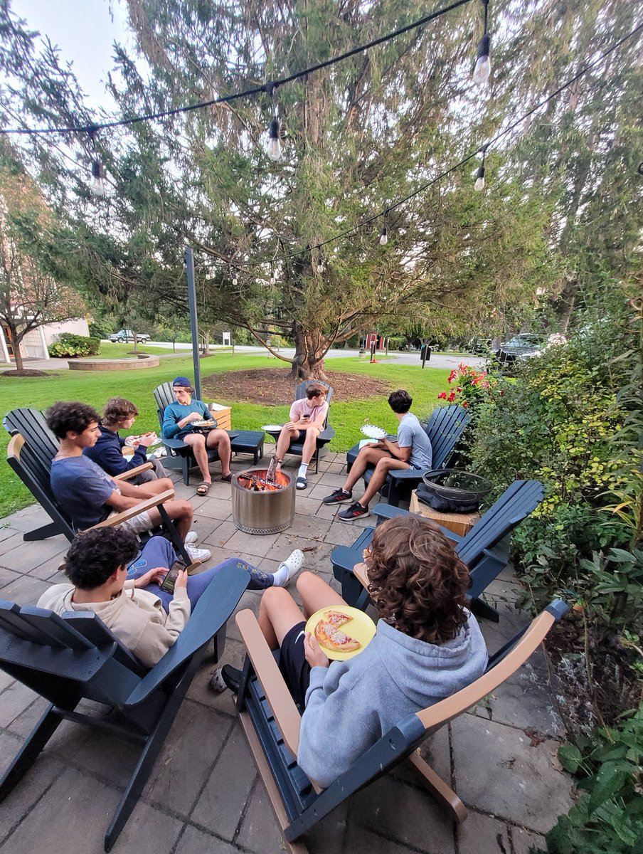 TrinityPawling's tweet photo. Advisor/Advisee Dinners are a cherished #TPtradition! In the midst of a busy campus life, these small gatherings allow the boys to relax, enjoy a delicious meal, &amp; spend quality time with their friends &amp; faculty mentors. #TPcommunity
📷: Mr. &amp; Mrs. Frosts' Advisee Dinner https://t.co/97nsirezZ7