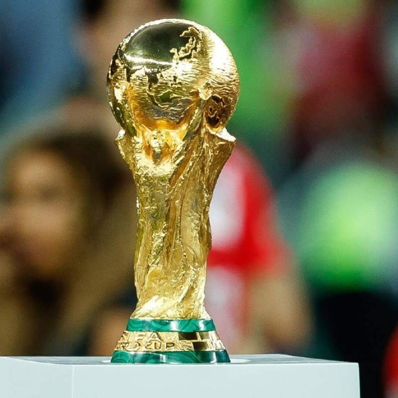 VSportsTM's tweet photo. "Se acaba de confirmar en el Consejo de la FIFA que Argentina, Paraguay y Uruguay inaugurarán el Mundial 2030. Se decidió unir a 3 continentes. Habrá tres inauguraciones. La Copa del Mundo iniciará en el Estadio Centenario".

✍️Alejandro Domínguez, en conferencia de prensa. https://t.co/wjlcOXzMcz