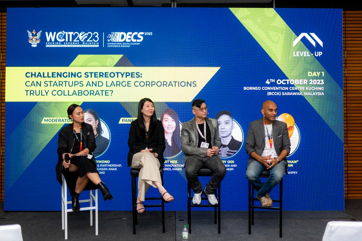 Maxis's tweet photo. Lim Jit Nee, Head of Innovation of Maxis sat down with Barry Ooi from #Comeby, Kalyana “Mohan” Teagajaran from #Swipey and moderator Steffany Raymon from #TEGAS to challenge stereotypes at @WCITIDECS2023 https://t.co/P7ZE6rwXwl