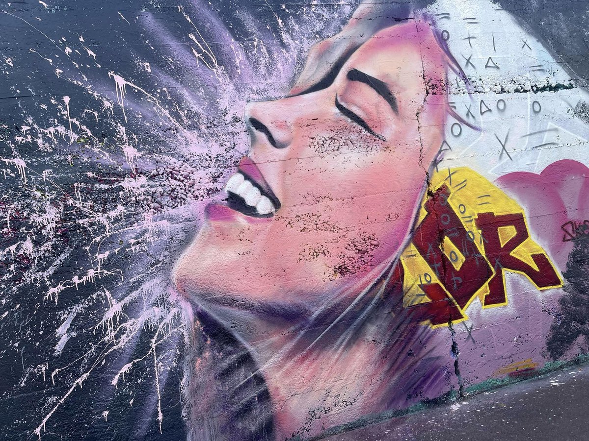 villecolmar's tweet photo. La ville de #colmar propose le mur situé rue Billing, comme mur d’expression libre à la pratique du #StreetArt . Initié par l'artiste De De LaPlume, onze artistes se sont prêtés à l’exercice, et nous font découvrir leur univers dans le cadre d' #OctobreRose https://t.co/MzrRBnMDyu