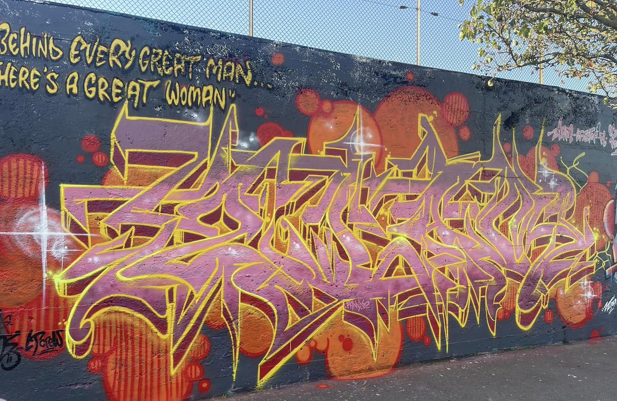 villecolmar's tweet photo. La ville de #colmar propose le mur situé rue Billing, comme mur d’expression libre à la pratique du #StreetArt . Initié par l'artiste De De LaPlume, onze artistes se sont prêtés à l’exercice, et nous font découvrir leur univers dans le cadre d' #OctobreRose https://t.co/MzrRBnMDyu