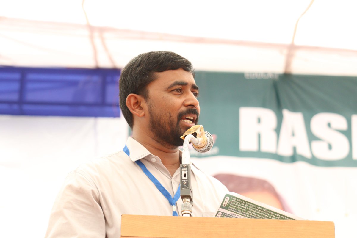 Chand_RMM's tweet photo. 01 अक्टूबर 2023 को देश की राजधानी नई दिल्ली में राष्ट्रीय मुस्लिम मोर्चा का दूसरा राष्ट्रीय अधिवेशन अपार सफलता के साथ कामयाब हुआ।

इस राष्ट्रीय अधिवेशन में देश के अलग-अलग हिस्सों से लोग बड़े पैमाने भी शिरकत कर उन्होंने मजलूमों में इत्तिहाद और इंसाफ की लड़ाई करने का ऐलान किया। https://t.co/XkNNpieOTD