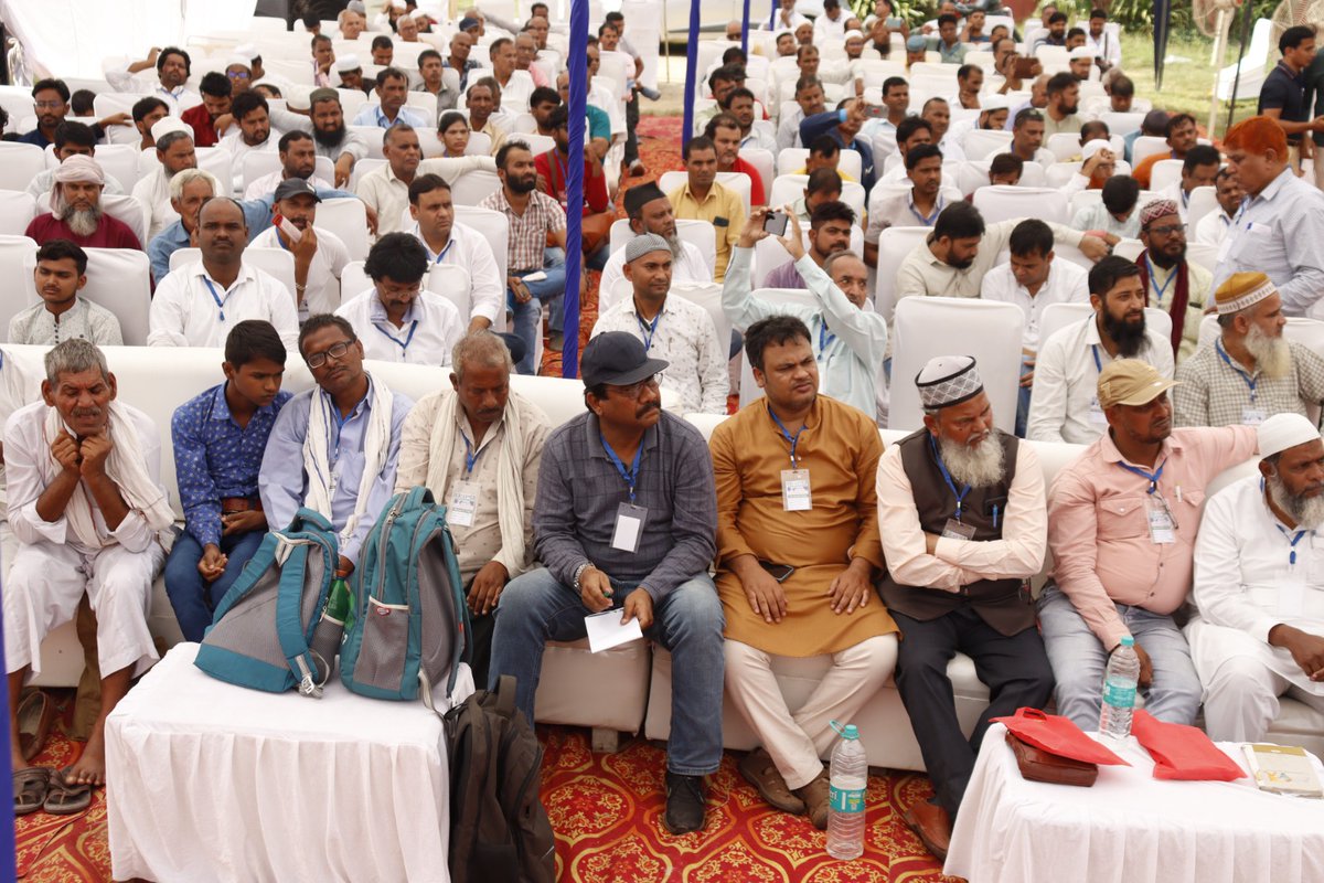 Chand_RMM's tweet photo. 01 अक्टूबर 2023 को देश की राजधानी नई दिल्ली में राष्ट्रीय मुस्लिम मोर्चा का दूसरा राष्ट्रीय अधिवेशन अपार सफलता के साथ कामयाब हुआ।

इस राष्ट्रीय अधिवेशन में देश के अलग-अलग हिस्सों से लोग बड़े पैमाने भी शिरकत कर उन्होंने मजलूमों में इत्तिहाद और इंसाफ की लड़ाई करने का ऐलान किया। https://t.co/XkNNpieOTD