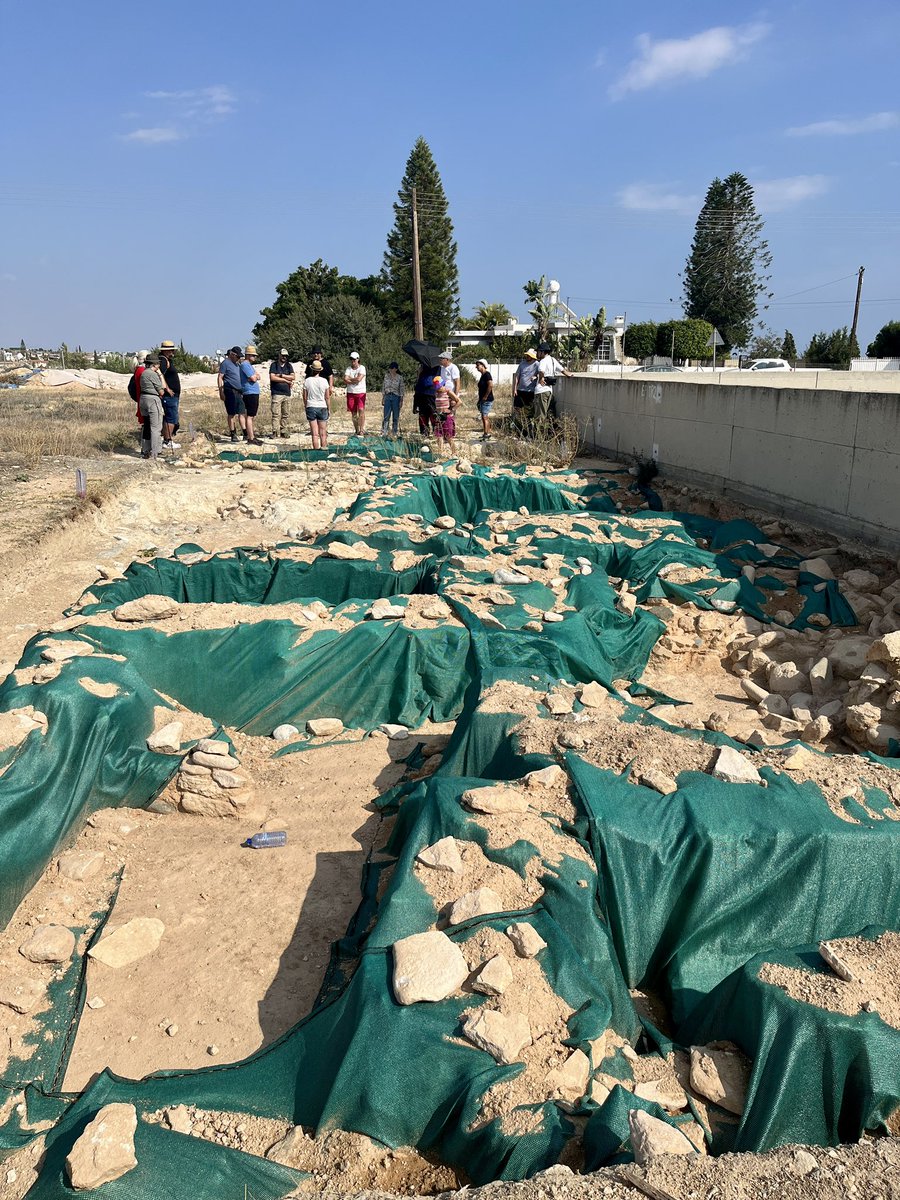 Short stop and introduction at Erimi Pitharka during the Cyprus Excursion of the University of Graz!🏛️🏺🇨🇾

#erimipitharka #cyprus #archaeology #excursion @universityofgraz