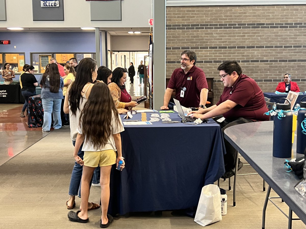 hshpilc's tweet photo. It was wonderful to have the Harlingen Public Library at Family Empowerment Night at HSHP! They had some great giveaways and signed up families for library cards. I had to sign up for one, myself, because it has our Phoenix on it! #HSHPILC #hcisdlibraries #futurereadylibs https://t.co/O4wEMDCFt3