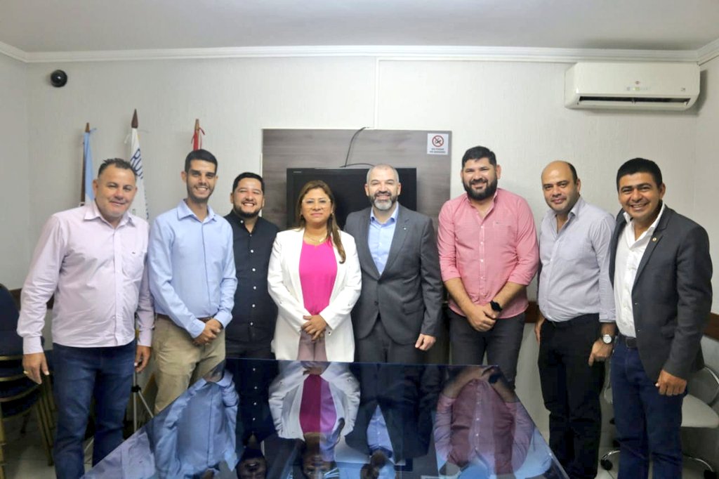 DraLizMeza's tweet photo. Importante reunión con el Candidato a miembro del Consejo de la Magistratura Abg. @BerniEnri. 
Junto a los compañeros Concejales Departamentales, Municipales, y asesores jurídicos https://t.co/7IIwzCHUhc