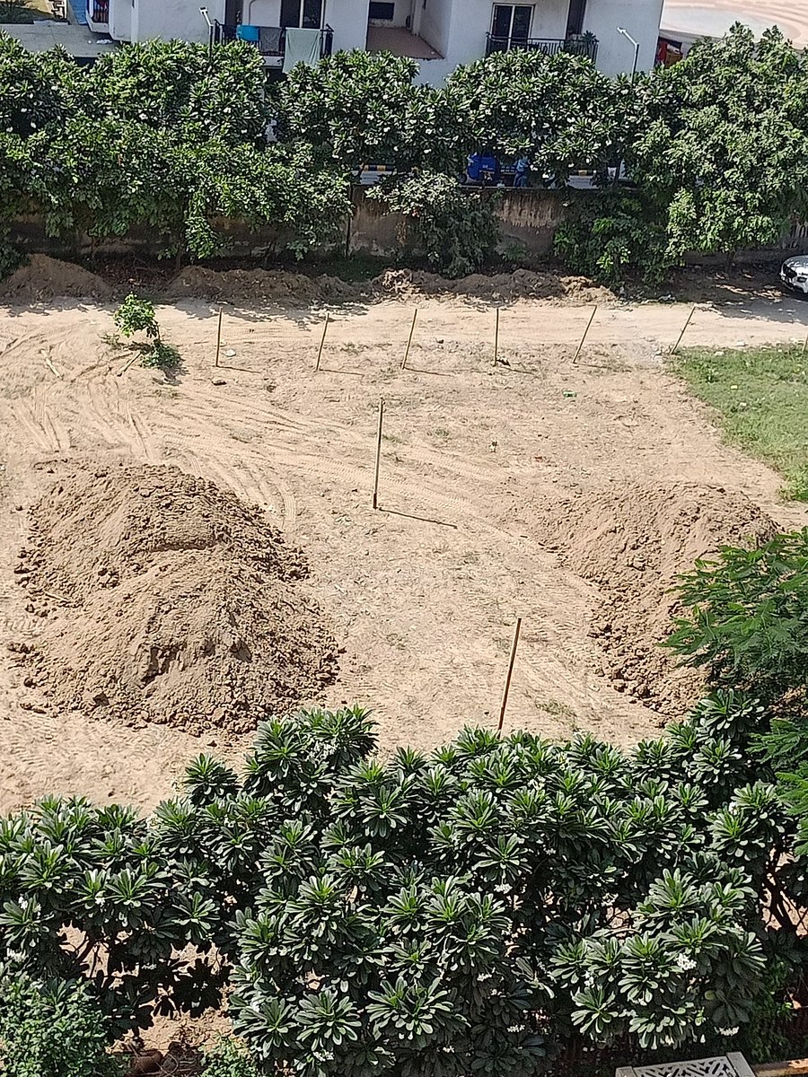 mukeshchander4's tweet photo. @noida_authority @myogiadityanath @CMOfficeUP @ChiefSecyUP @UPGovt @dr_maheshsharma @NandiGuptaBJP @PankajSinghBJP @CeoNoida Enchrochment in Noida sector 75 green area bw Whitehouse and Panchsheel Pratishtha society , all plants and trees are destroyed by unknown people. Pls take action https://t.co/oCoOytmajT
