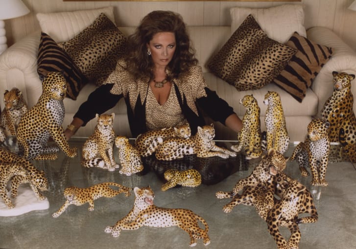 meganeabbott's tweet photo. “When I was a kid, I used to read my father’s Playboy and I’d see these guys and they had fantastic apartments and cars. I have all of that now.”

Happy birthday, queen Jackie Collins …
📸Brian Aris, early 1980s. https://t.co/NWCU5Wi4eM