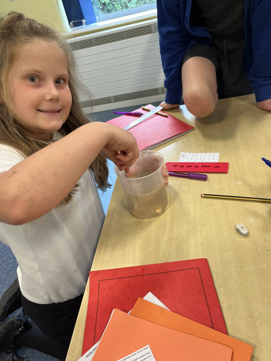 wclpsyear5's tweet photo. An afternoon of classifying and grouping soluble and insoluble materials with some great discussion about temperature and how this might speed up the process in certain cases. 🧪 #wclpsscience https://t.co/BhtqSTHWSt