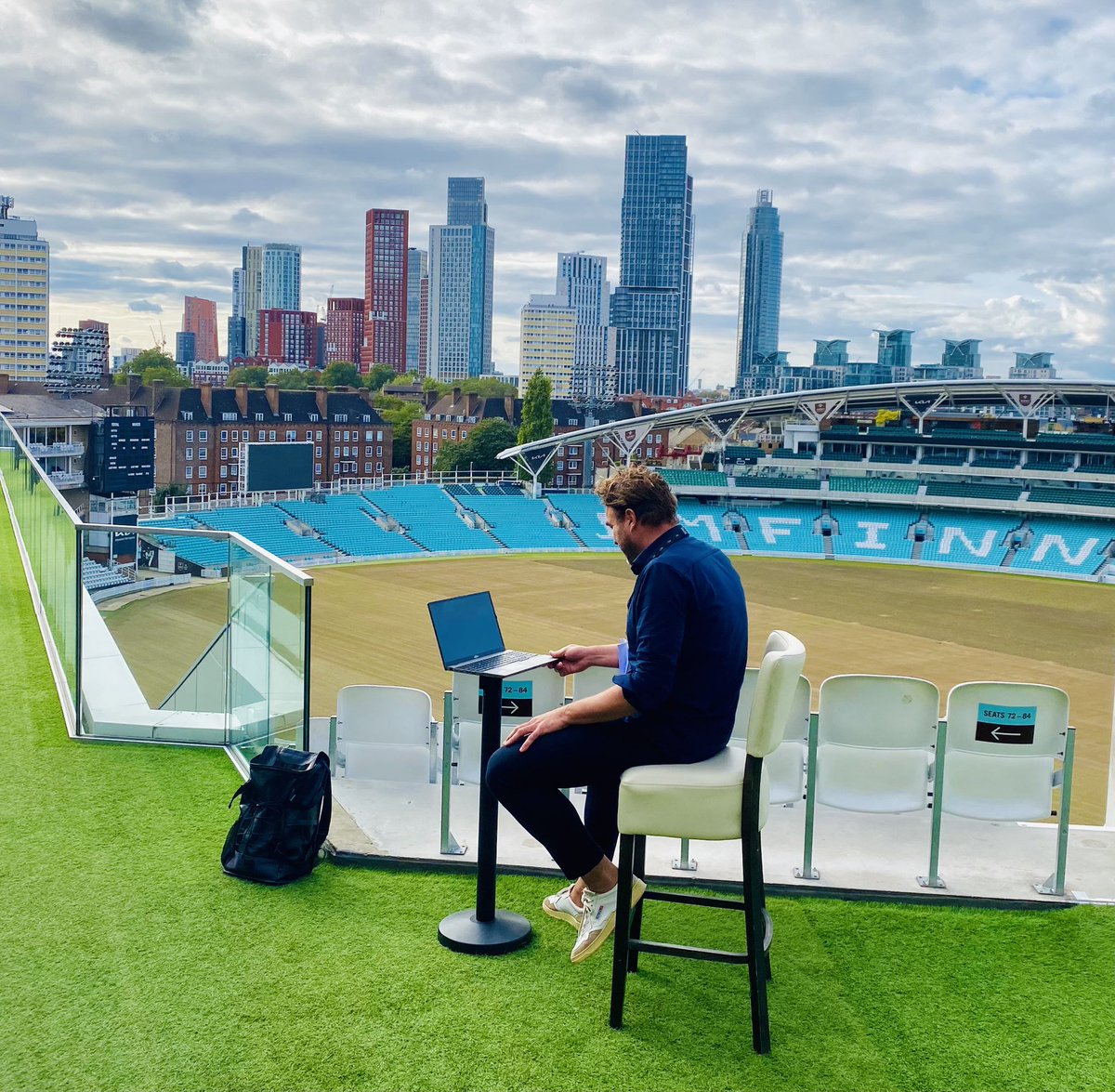 “Practice what you preach.” <a href="/CaloWindesheim/">Calo Windesheim</a> minor #sporteventmanagementvandetoekomst voorlichting tijdens het <a href="/SportPosSummit/">Sport Positive</a> congres <a href="/KiaUK/">Kia UK</a> Oval cricket stadium 🏏🌱 #Londen #Duurzaamheid #Impact