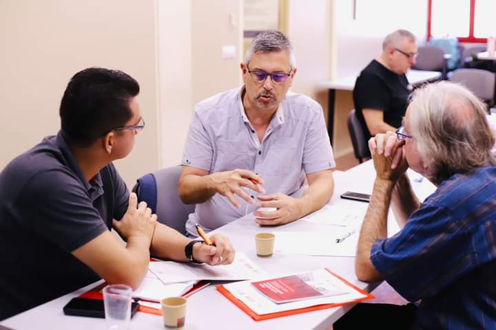 isa_barrajon's tweet image. 🙋🏽‍♀️ Ha sido enriquecedor y profundamente emotivo escuchar el testimonio del compañero Abel Rivera. Sus palabras nos remueven la conciencia de clase y nos recuerdan la importancia de la solidaridad internacional del movimiento sindical. Nuestro apoyo desde las @ccopv @VDefensa