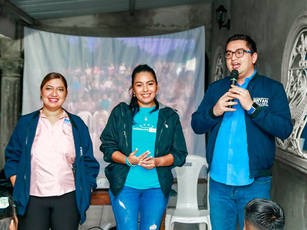 DrBryanOrellana's tweet photo. ¡Feliz ombligo de semana!🙌🏼

Quiero contarles sobre un #NITFLIX que realizamos el pasado día domingo en San Cristóbal, Cuscatlán, con la compañía de nuestra querida Gobernadora y futura alcaldesa de Cuscatlán Sur, @Campos_sv2. https://t.co/bwR42DYuoC