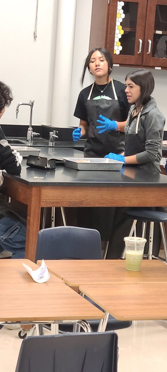 Montwood P-TECH students leading presentation on heart disection. #TeamSISD @GThomas_SEC