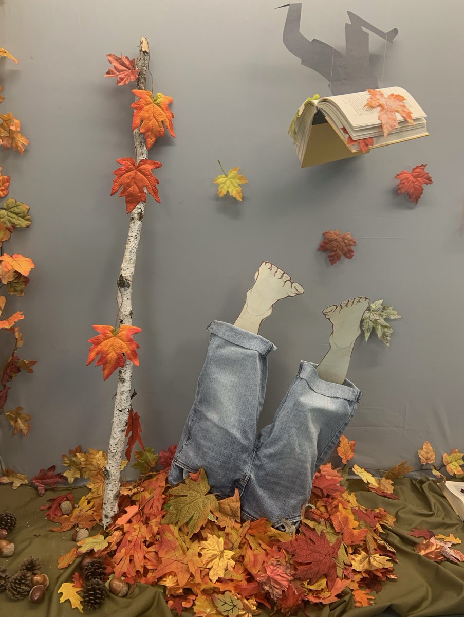LcMths's tweet photo. Stop by the LC and FALL into your next great read, Titans! 
We have some very scary books on display and all are available to sign out. 👻📕🎃
Many thanks to Ms. Podsadowska for her amazing new display. 👩‍🎨🍂📚
#SMTReads
@MotherTeresaHS https://t.co/t1BUgWDgsH