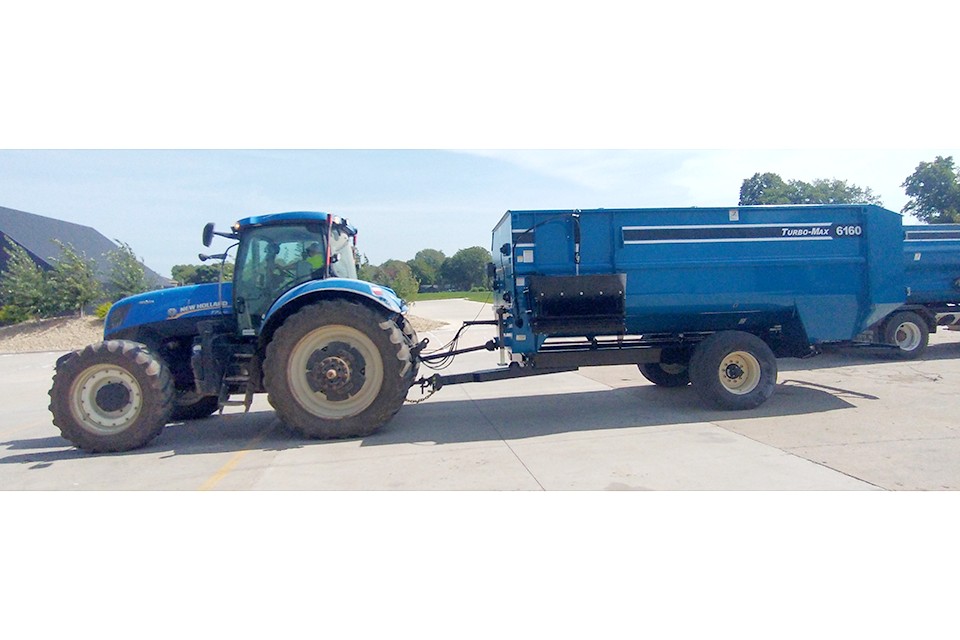 SiouxAutomation's tweet photo. Check out this awesome new mixer that a local customer picked up recently! They opted for the top-of-the-line 6160 Turbo Max with Turbo II reel and a FULL stainless steel liner. We're grateful for their repeat business! 🙌💪 #CustomerAppreciation #TopQuality https://t.co/76bJlUY5R8