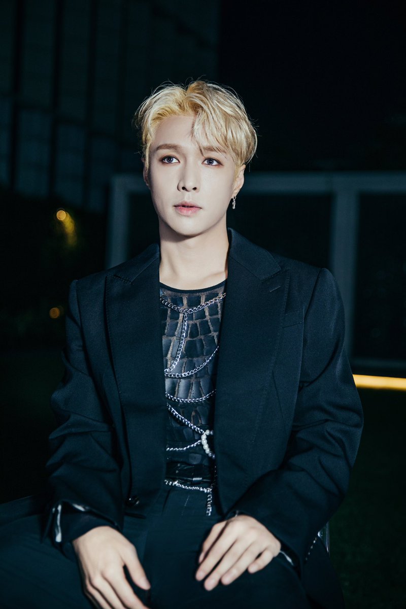 lay_studio's tweet photo. Tonight, BOSS @layzhang will meet you at the D.N.A Music Festival! https://t.co/29Y28rwEzQ