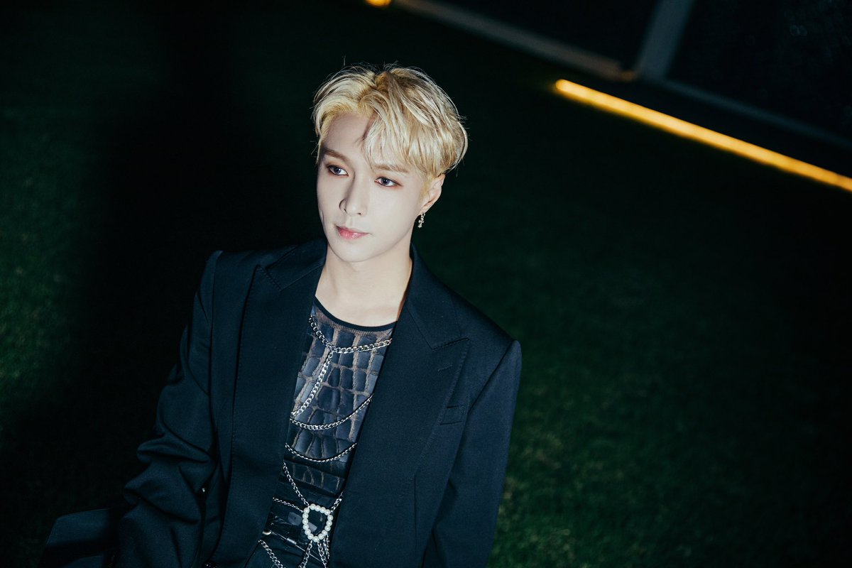 lay_studio's tweet photo. Tonight, BOSS @layzhang will meet you at the D.N.A Music Festival! https://t.co/29Y28rwEzQ