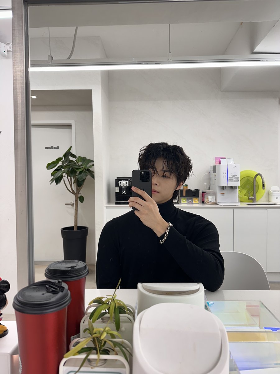 오늘 하루 마무리도 잘해요😁 그리고 조만간 만나요😎😎

#SONJUNHYUNG #손준형