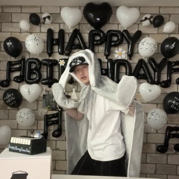 skzlatamproject's tweet photo. Regalos de cumpleaños de BangChan https://t.co/ghQnhCSmDI
