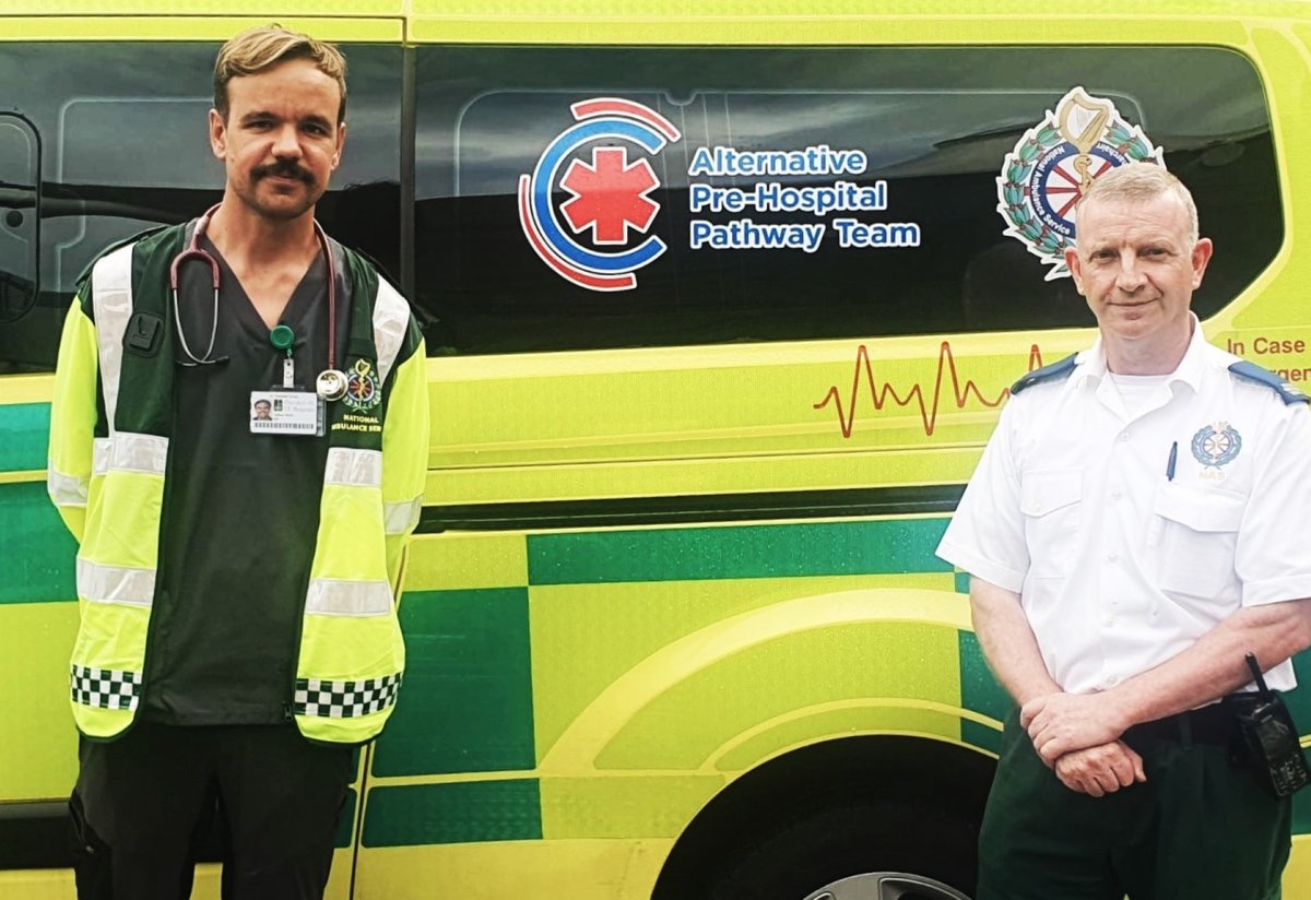 📢📰A new collaboration between @ULHospitals and @AmbulanceNAS will see definitive care provided in the community to patients who call 999/112 - and reduce the number of ambulances bringing patients directly to the Emergency Department. Read more: bit.ly/3LL0Qyg 1/2