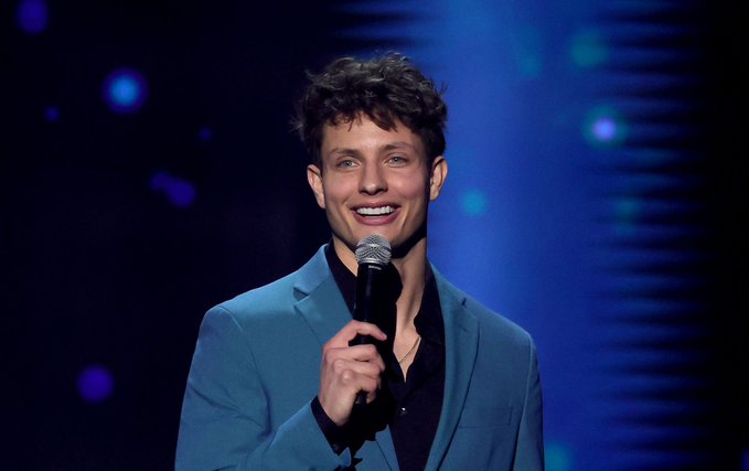 BeckiKapla's tweet photo. Happy Humpday, beautiful!  It hasn't been the best week, so far, and I thank you for the smiles and laughs when I'm watching your crowd work.  "Laughter is and always will be the best form of therapy". -❤️ @mattrife #mattrife #laughter #humpday #thoseeyes #thoselips https://t.co/Owv95jhyG8