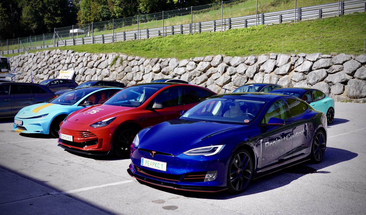 MarkusKurzbauer's tweet photo. #TeslaCorsa ⚡️ #Salzburg 2023
…und wieder mal geniale Tesla’s zu sehen.

Vor allem wieder die Kollegen vom #TeslaClubSweden 🇸🇪 🤩 haben immer die collsten Teile dabei.😎 

#TeslaClubAustria 🇦🇹 #ProjektControl
#TeslaClubSweden 🇸🇪 
#UnpluggedPerformance 🇺🇸 https://t.co/AvMmvvEqCH