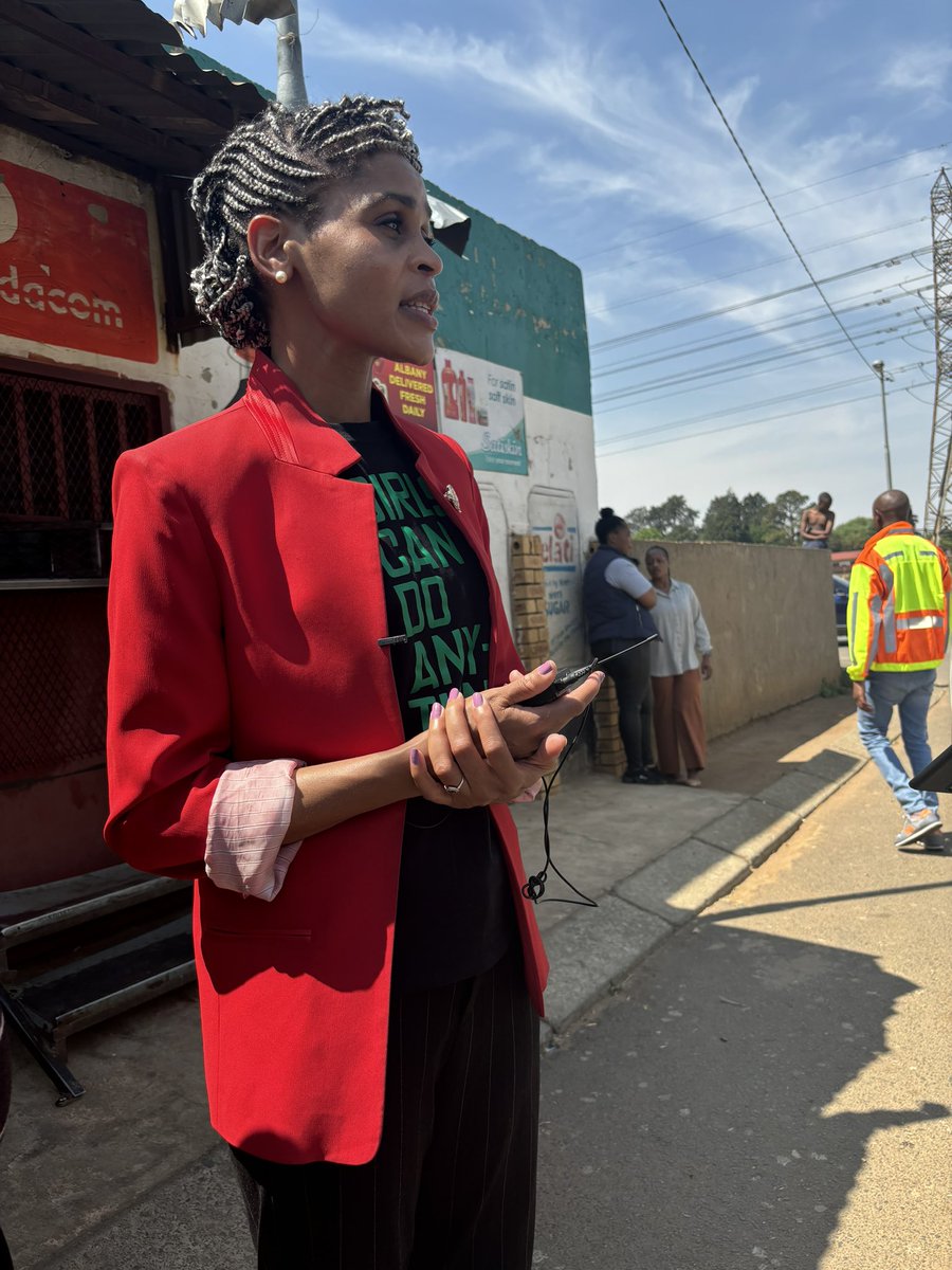 KayaNews's tweet photo. Joburg Council Speaker Colleen Makhubele has appealed to the community of #Naledi - Soweto not take the law into their own hands. She made the call during a visit to the area where two children have died after consuming #pinkcookies.

#KayaNews NPM https://t.co/A3avLPnZqQ