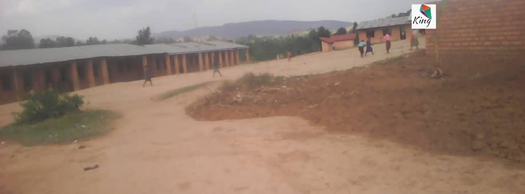 KUF_ASBL's tweet image. 2.NKIRABAHIGA Serges yatwaje imbanyi umwana w'umwigeme yigisha mu mwaka w'indwi (#7ème) yitwa #Cherissa w'imyaka 14(14Ans)
Bimaze kumenyekana,Serges yarafashwe aragirwa n'icaha,aca aja gupfungirwa mw'ibohero ry'iyo ntara ya Cankuzo kw'igenekerezo rya 07/08/2023