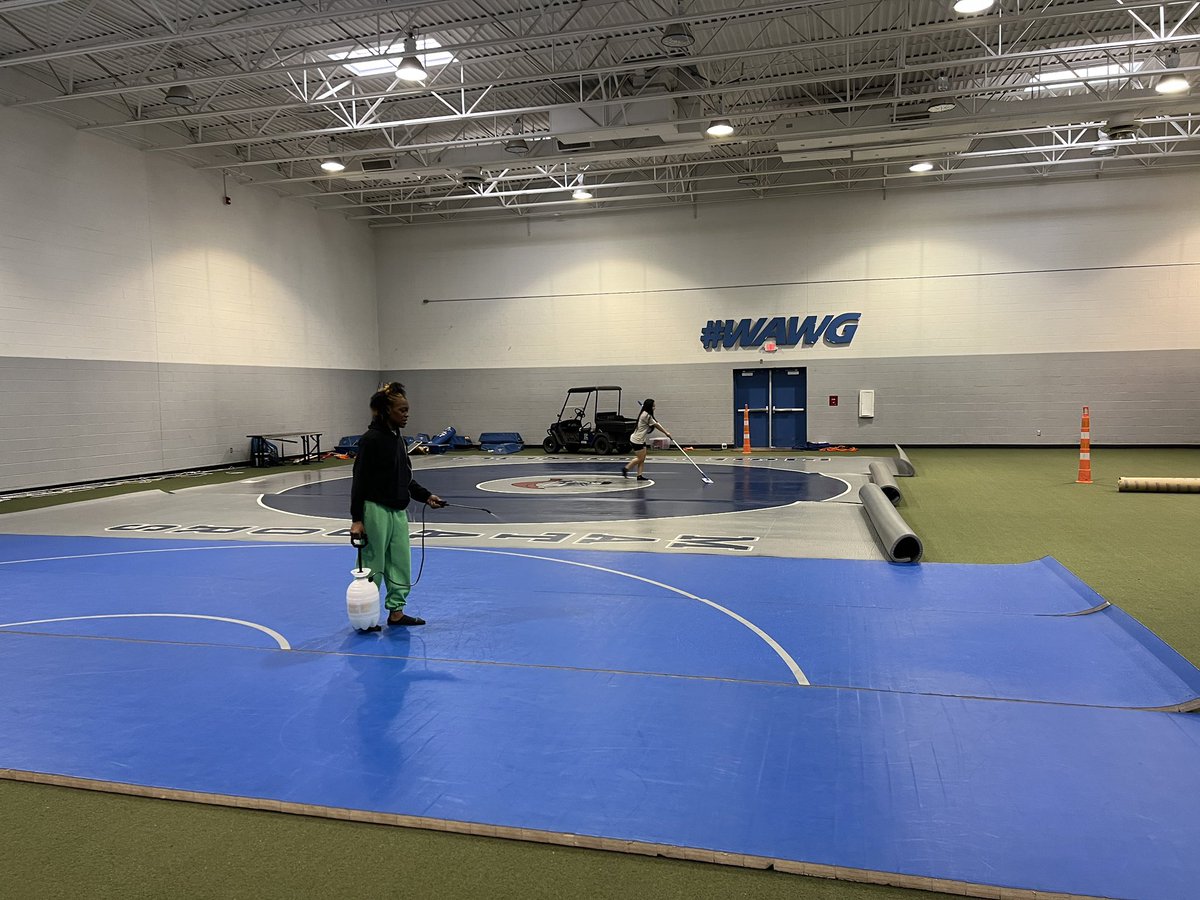 EHSMatWrestling's tweet photo. More wrestlers means more Mat Space!!
#AdaptandConquer #IAATE #NQND https://t.co/U19eGLGkMK