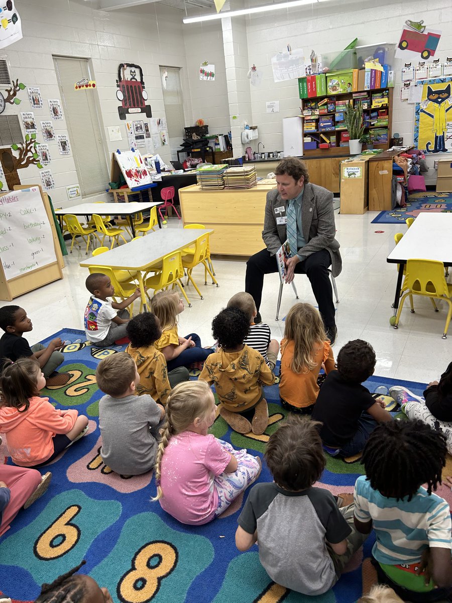 GriffinSpalding's tweet photo. It's #GeorgiaPreKWeek! @GriffinSpalding has 22 pre-k classes that = 456 students. Throughout the week, District Administrators, Board of Education Members & Partners In Education will be reading Cheer: A Book to Celebrate Community by Uncle Ian Aurora, to all pre-k classes. https://t.co/h8s9qVnuk9