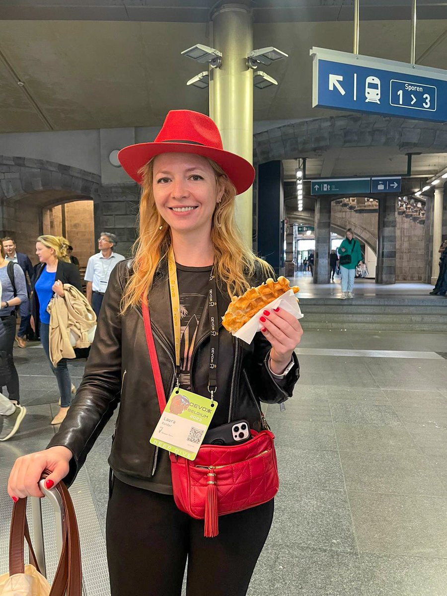 laurabindar's tweet photo. Happy I got the opportunity to listen to many interesting talks during the Deep dive days at #devoxx in #Antwerp! There was also this cool game, #BrickFormation at the AWS booth! And I got my #RedHat and #BelgianWaffle 😄 https://t.co/V9S3Q1dnXS