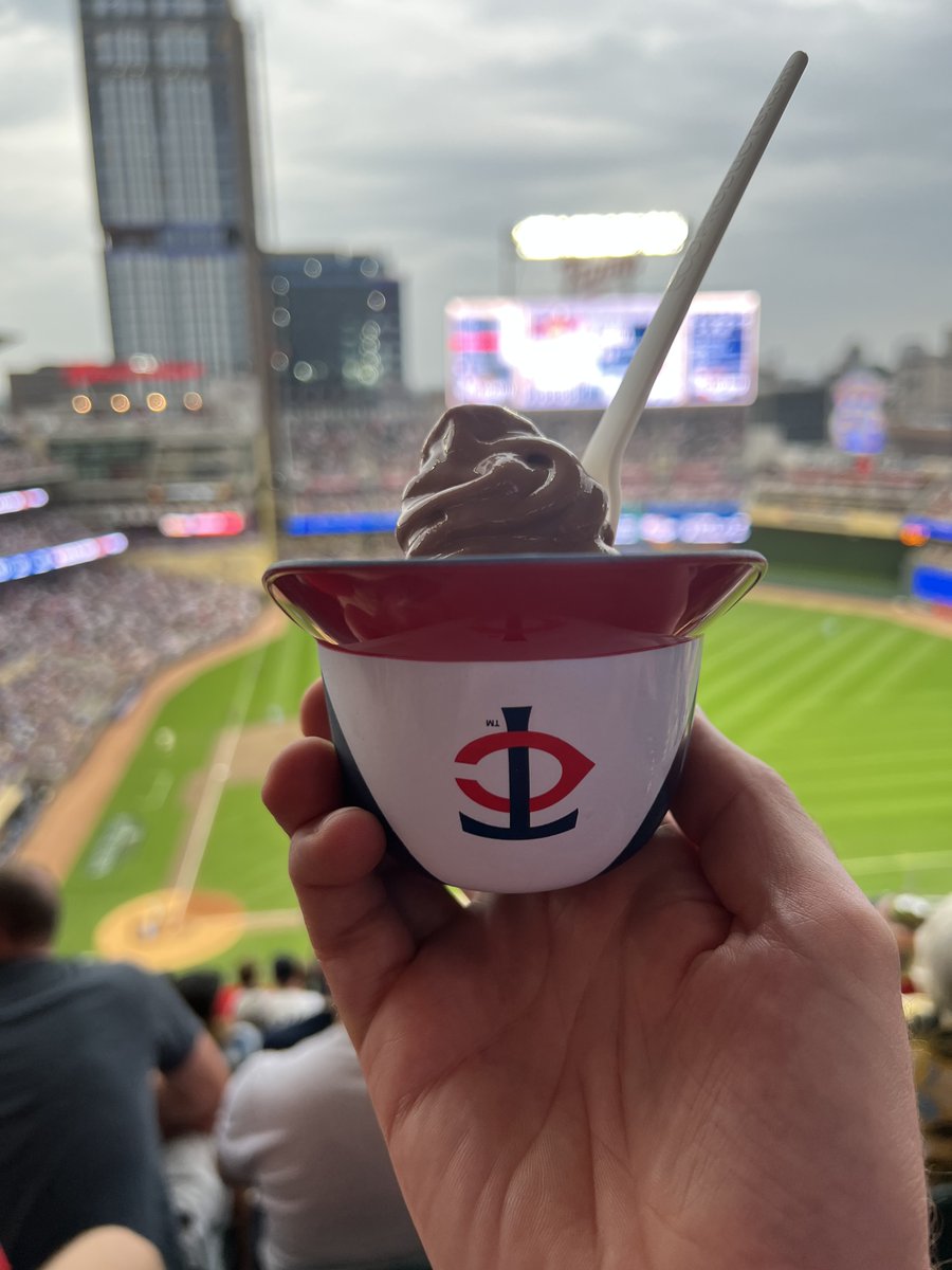 snackeru tweet media