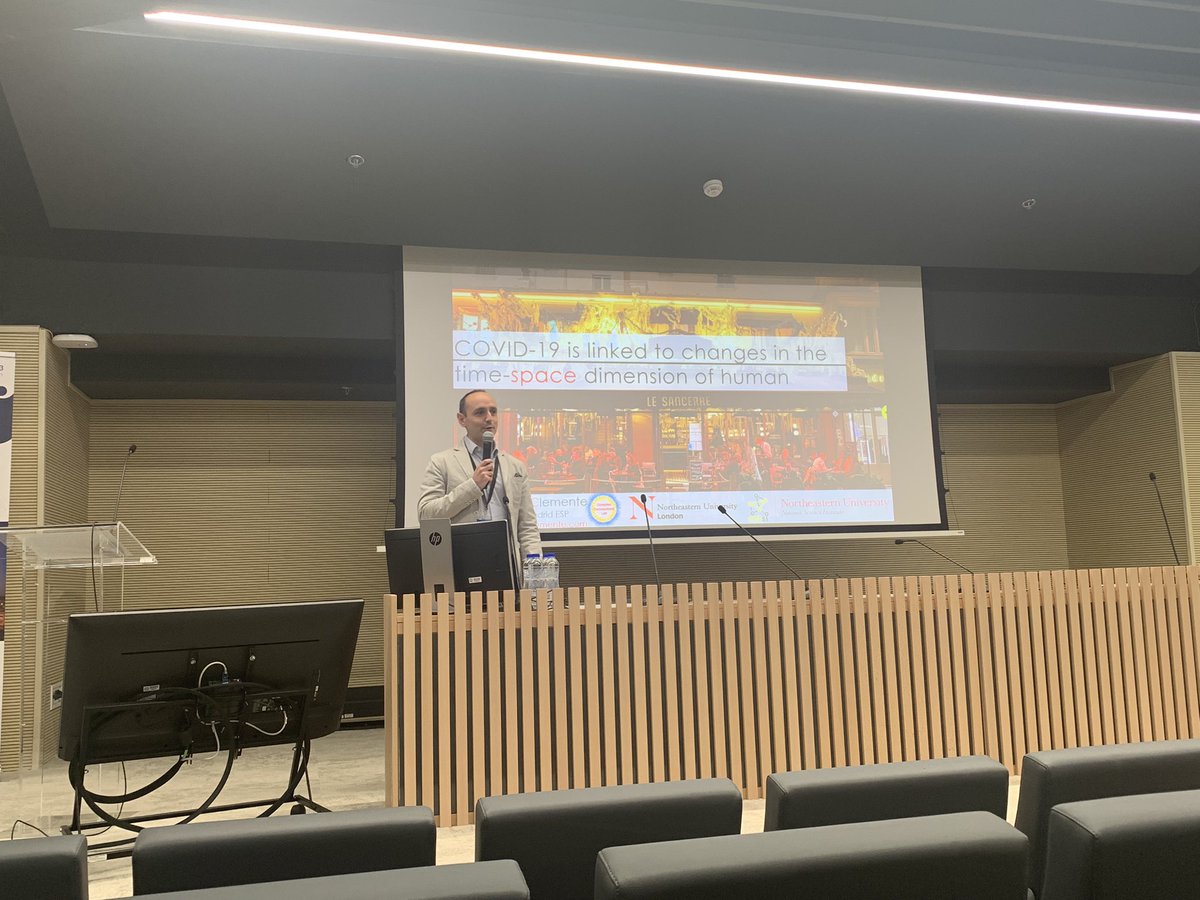 Now <a href="/ric_dicle/">Riccardo Di Clemente</a> is presenting our paper led by him and <a href="/JrClodomir/">Clodomir Santana</a> on mobility changes during COVID19! You can find the paper here nature.com/articles/s4156…