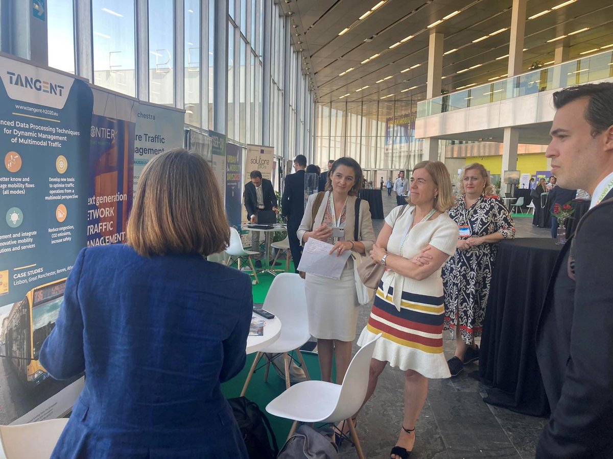 FRONTIER_EU's tweet photo. Joining forces with the #4FRONTCluster - shaping the future of network and #trafficmanagement! 🚗🚌🚇

Honored by the visit of Ms Paloma Aba Garrote and Ms Rosalinde van der Vlies at our stand at the #UMD23!
Looking forward to further cooperation! 💪

#FRONTIER_eu @cinea_eu https://t.co/wck3jZ7wAv
