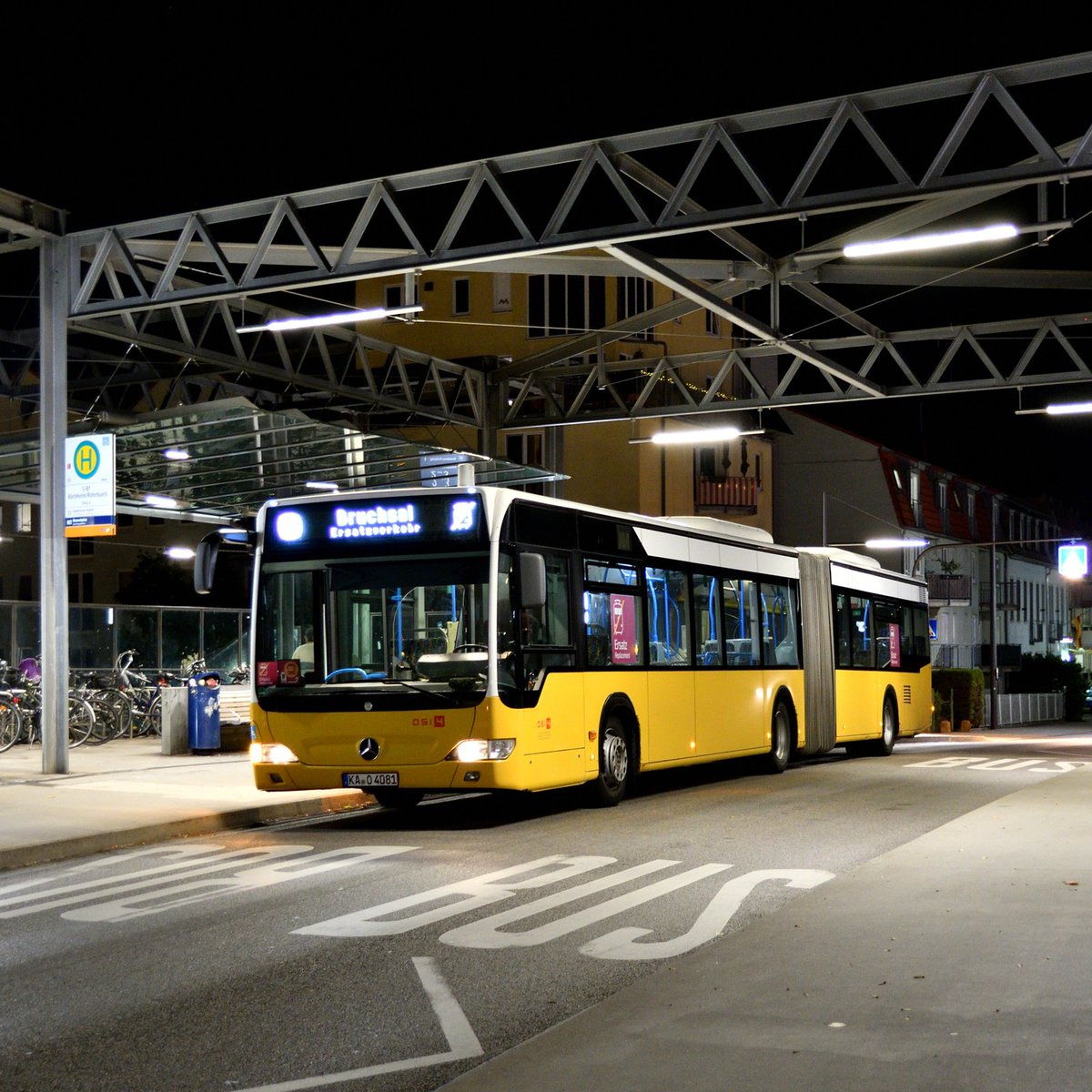 _OSI4_'s tweet image. Kurzer Ausflug nach Rhein-Neckar.

Den gestrigen Feiertage haben wir genutzt um den SEV zwischen HD-Kirchheim/Rohrbach und Bruchsal mit zwei Gelenkbussen zu unterstützen. Stellvertretend dafür hier ein Bild von unserem Wagen 081.