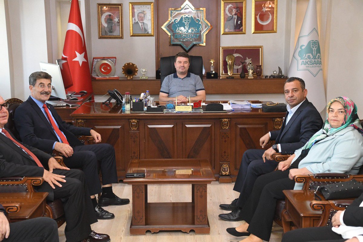 Ortak Sevdamız Aksaray❤️ Çalışma ekibimiz ile birlikte Aksaray Belediye Başkanımız Sn. Dr. Evren Dinçeri makamında ziyaret ettik. Sayın Belediye Başkanımızdan çalışmalar hakkında bilgi aldık.