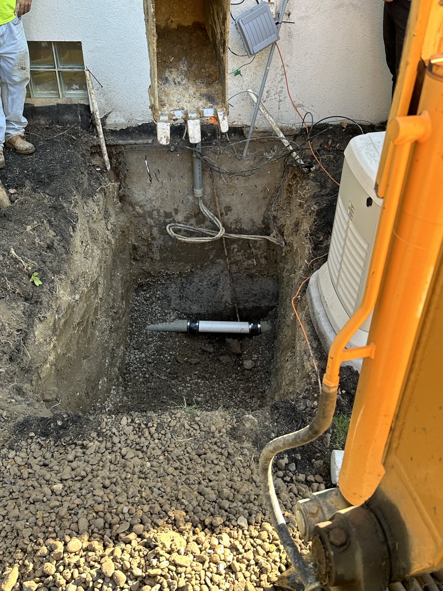 SewerCleaningCo's tweet photo. We fixed a sewer line with a grounding rod going through it! Talk about a shocking success! When you need the unexpected handled, call Sewer Cleaning Company! We're electrifyingly good at what we do!⚡️#pipe #dig #dirtyjobs #crackedpipe #piperepair #electrical #qualityservice https://t.co/iETwvdD2BK