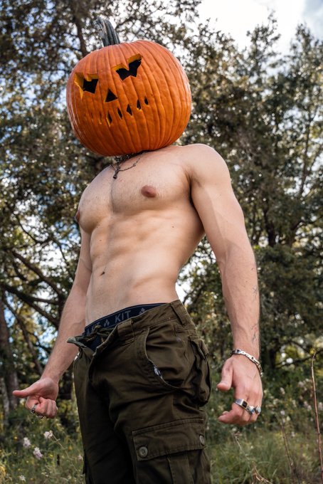 Pumpkin man, who wants the pumpkin juice? https://t.co/ApnzWN9KUC