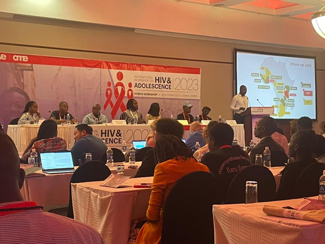 Exciting update from #HIVAdolescence2023 in Lusaka, Zambia! Presenting Recherche Par les Coaches (RPC) - a game-changing tool for collecting qualitative data from coaches to enhance HIV services for youth. Thanks <a href="/Academic_MedEdu/">Academic Medical Education</a> for this opportunity! 🙌 #YouthInAction