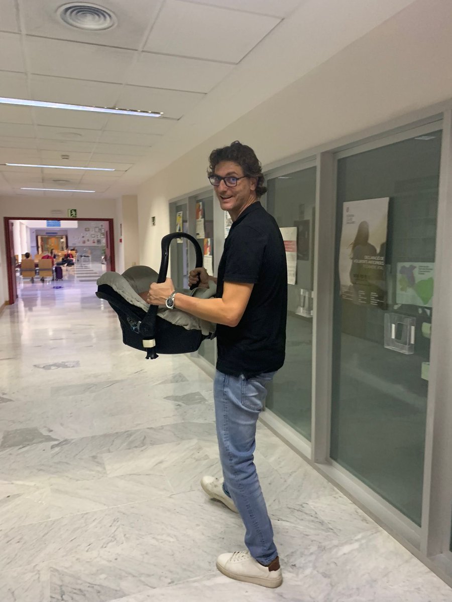 Tia_Sagreras's tweet photo. Cap a cases, després de tants de dies…

Hem passat un poc de pena, i tot s’ha fet més fàcil gràcies a l’equip humà de Son Llàtzer, professionals i propers a més no poder…

Tenim molta sort, No podem estar en millors mans… 

ses Neus, en Tià petit i jo només podem dir   GRÀCIES https://t.co/fPORJI7y8A