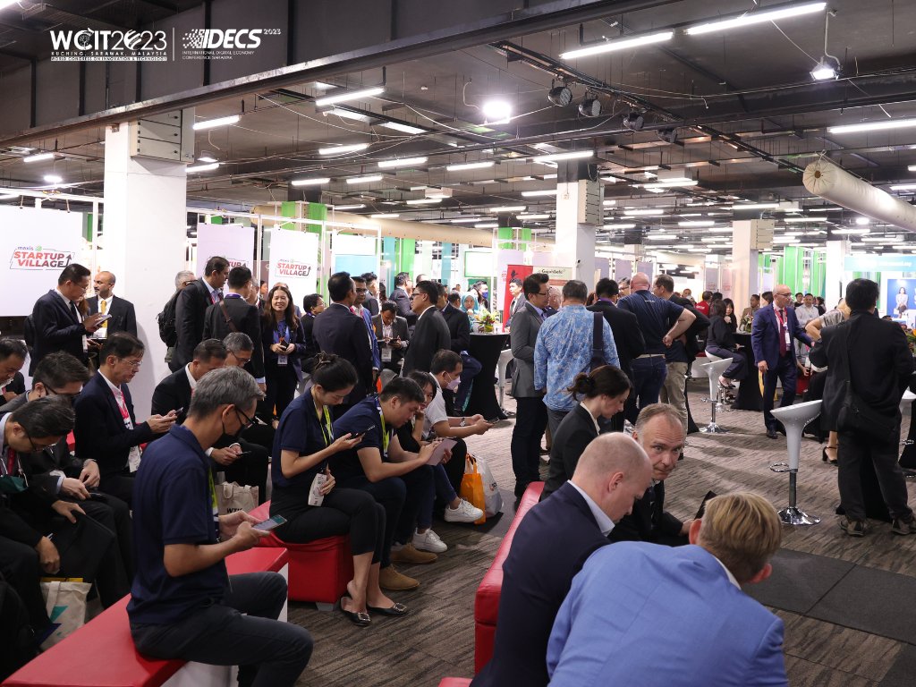 WCITIDECS2023's tweet image. Look forward to more event highlights tomorrow and Day 3!  

#WCITIDECS2023 #WCIT2023 #IDECS2023 #SarawakGovernment #SDEC #SMA #SAINS #DigitalisingSarawak #SarawakDigital #WITSA #PIKOM #BESarawak #Kuching #Sarawak #SarawakMoreToDiscover