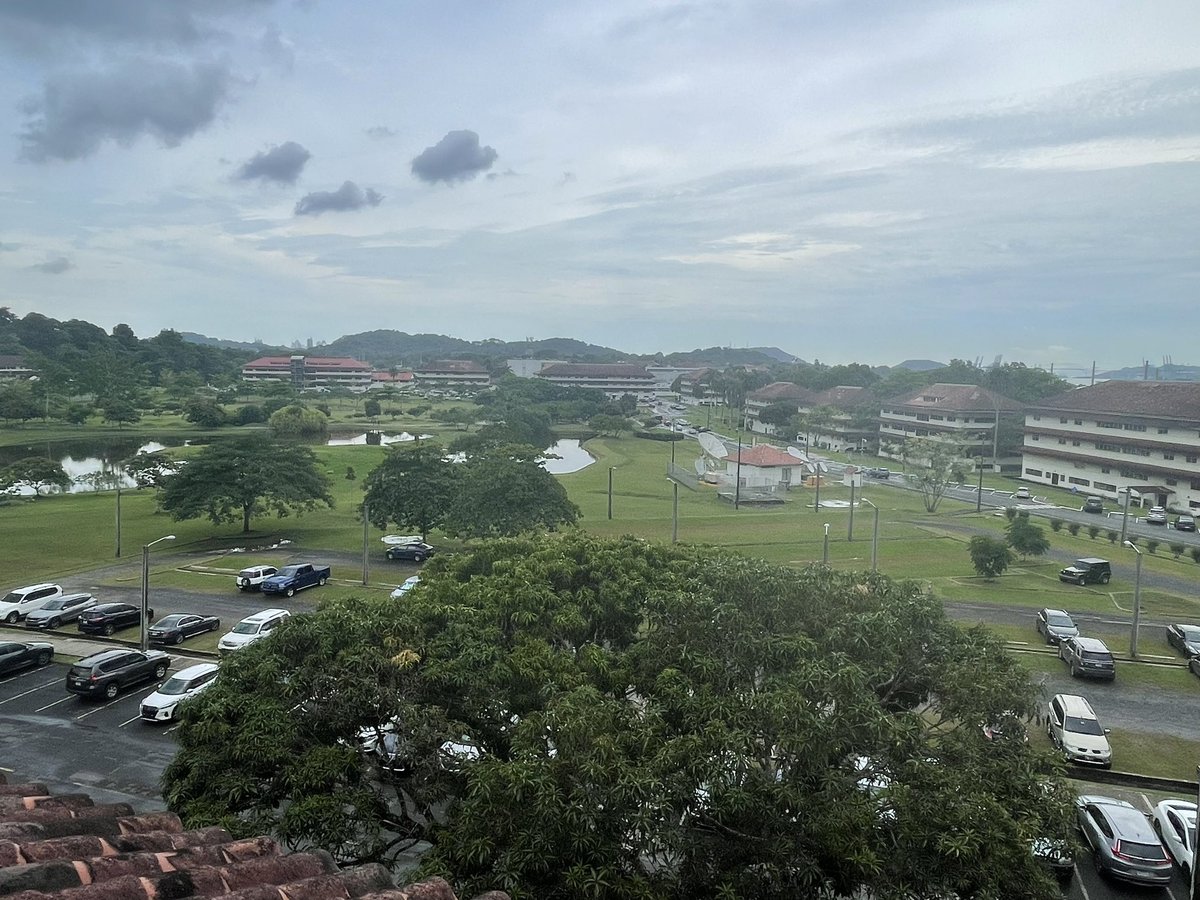Pics of the @FloridaState @FSUIP #Panama campus. Located on the old Fort Clayton and now known as The City of Knowledge #CuidadDelSaber, @FSUCOSS has many students graduate from our Panama program every year. Love this beautiful place and its talented people. #ProudDean